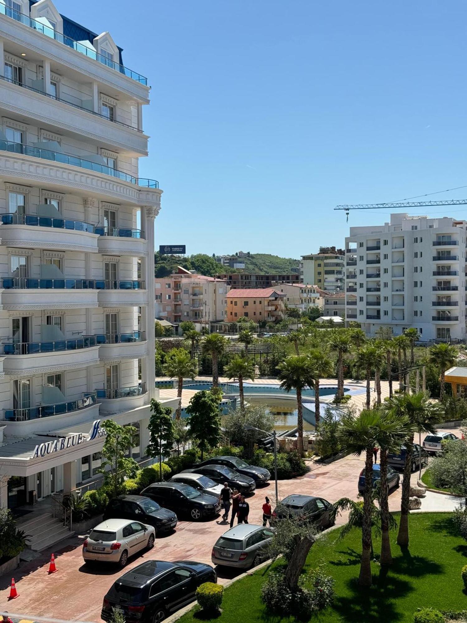 Orange Apartment Golem  Extérieur photo